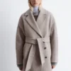 Cappotto voluminoso in lana con cintura