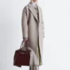 Cappotto voluminoso in lana con cintura
