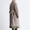 Cappotto voluminoso in lana con cintura