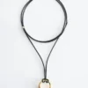 Collana in pelle con ciondolo ad anello