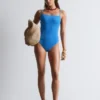 Costume da bagno con bordi a contrasto