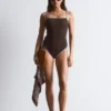 Costume da bagno con bordi a contrasto