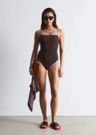Costume da bagno con bordi a contrasto