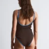 Costume da bagno con bordi a contrasto