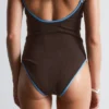 Costume da bagno con bordi a contrasto