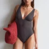 Costume da bagno con scollo a V