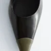 Décolleté in pelle con blocchi di colore