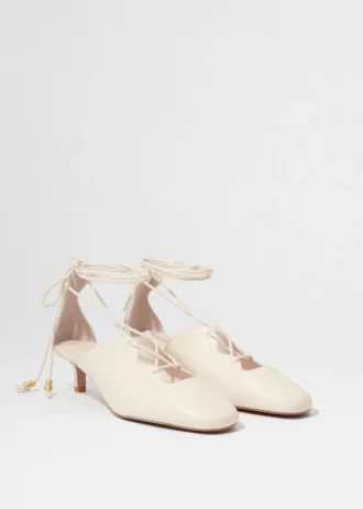 Décolleté in pelle con lacci