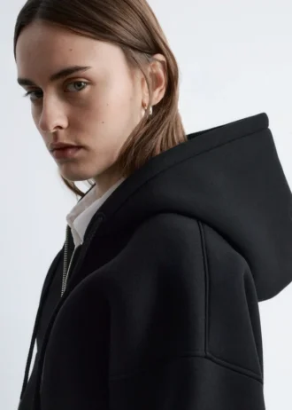 Felpa con cappuccio corta in scuba con zip