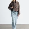 Giacca corta in denim con collo in velluto a coste