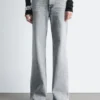 Jeans a gamba larga con borchie