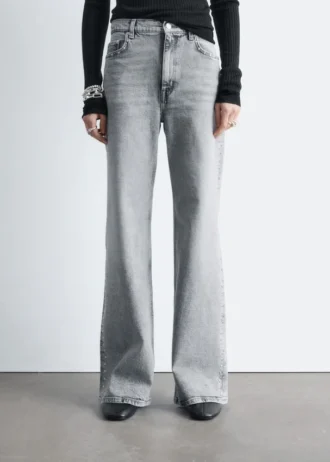 Jeans a gamba larga con borchie