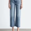 Jeans a gamba larga e vita alta