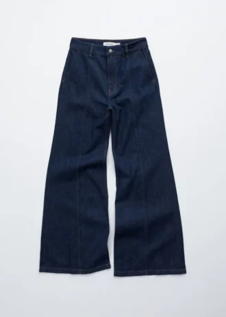 Jeans bootcut con cucitura avvolgente