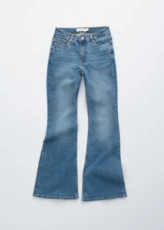 Jeans slim a vita bassa con taglio svasato