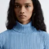 Maglia a collo alto in lurex a coste