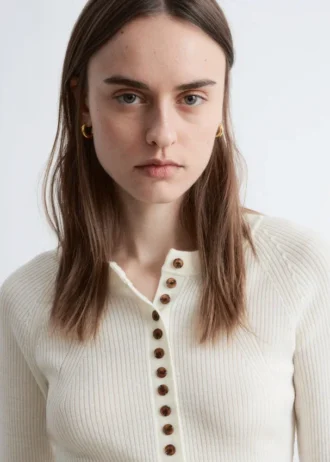 Maglia in lana merino con mezza abbottonatura