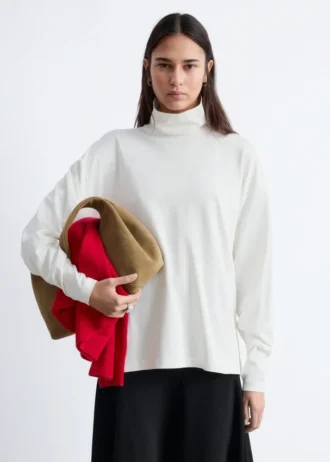 Maglione a collo alto con maniche a kimono