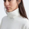 Maglione a collo alto con maniche a kimono
