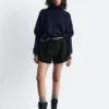 Maglione a collo alto dal taglio squadrato