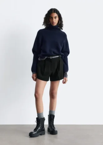 Maglione a collo alto dal taglio squadrato