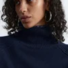 Maglione a collo alto dal taglio squadrato