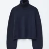 Maglione a collo alto dal taglio squadrato