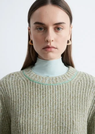 Maglione in lana merino con cuciture a contrasto