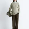 Maglione in lana merino con cuciture a contrasto