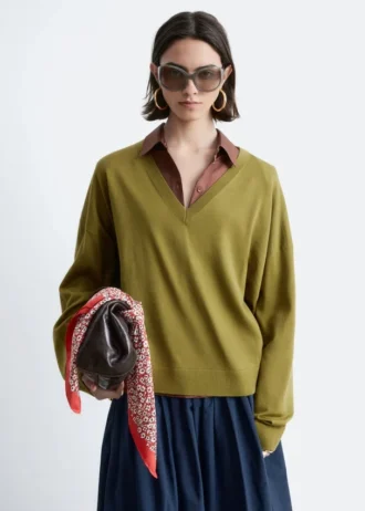 Maglione in lana merino con scollo a V
