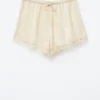 Mini shorts in jacquard con inserti in pizzo