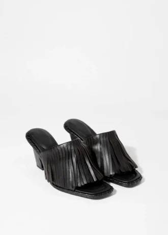 Mules in pelle con frange