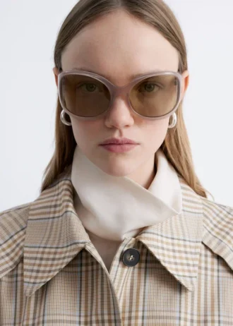 Occhiali da sole con montatura ovale oversize