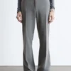 Pantaloni a zampa con piega a pressione
