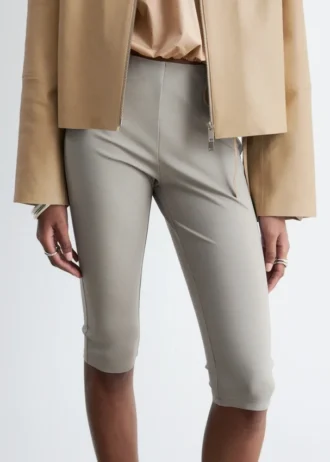 Pantaloni capri slim