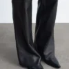 Pantaloni in pelle a zampa