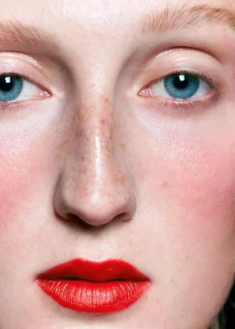 Rossetto opaco Striking Orange per le labbra