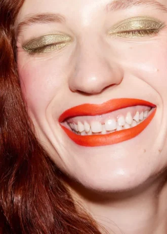 Rossetto opaco Striking Orange per le labbra