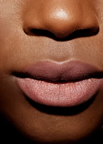 Rossetto satinato French Taupe per le labbra