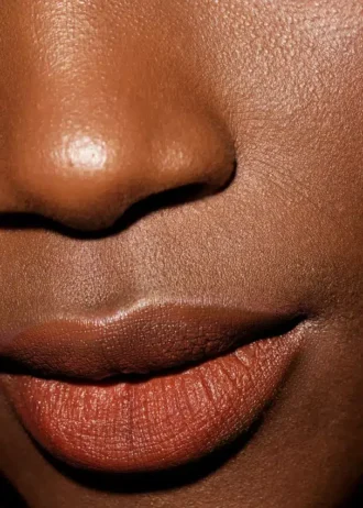 Rossetto satinato Real Rust per le labbra