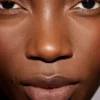 Rossetto trasparente Modest Buff per le labbra