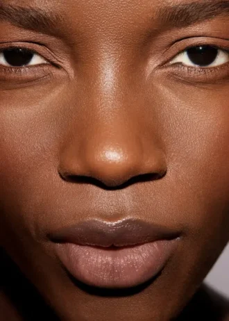 Rossetto trasparente Modest Buff per le labbra
