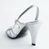 Sandali con anello in pelle