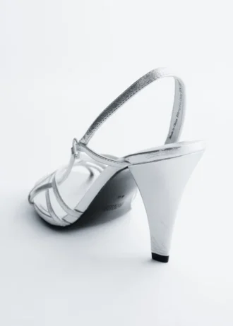 Sandali con anello in pelle
