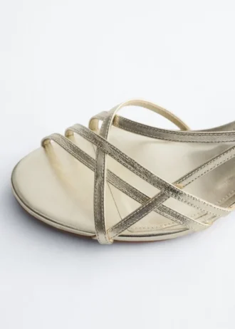 Sandali in pelle con cinturini