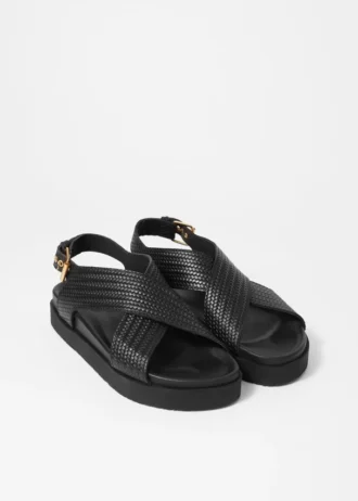Sandali in pelle con cinturini incrociati