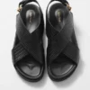 Sandali in pelle con cinturini incrociati