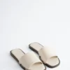 Sandali in pelle con dettagli in metallo