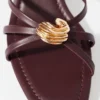 Sandali in pelle con tacco decorati