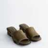 Sandali in pelle con tacco largo